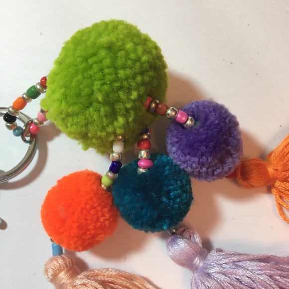 Pompom Keychain - Picture 3 of 5